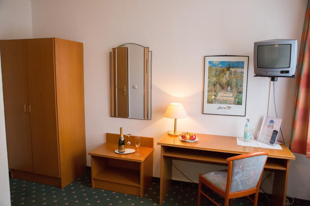 Hotel Cosima Vaterstetten Pokój zdjęcie