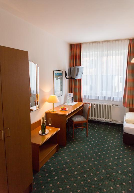 Hotel Cosima Vaterstetten Pokój zdjęcie