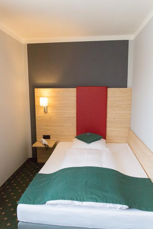 Hotel Cosima Vaterstetten Pokój zdjęcie